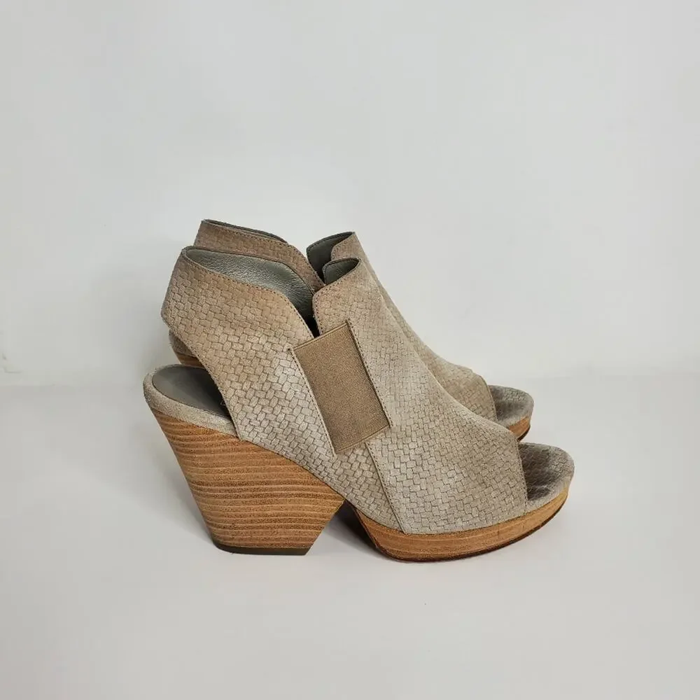 Eileen Fisher Peep toe leather stacked heels Size 9.5 Great condition